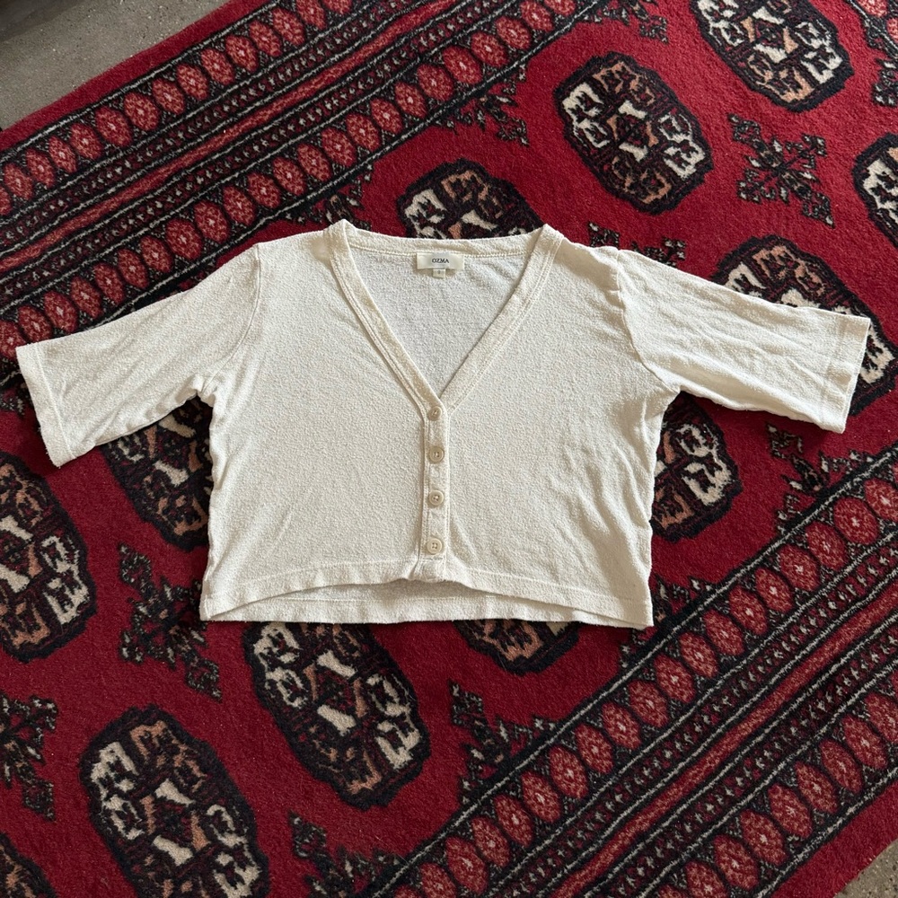 OZMA Cream Cropped Button-Front V-Neck Top